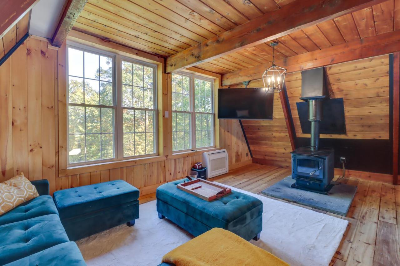 Secluded Pocono Getaway With Hot Tub And Sauna! East Stroudsburg