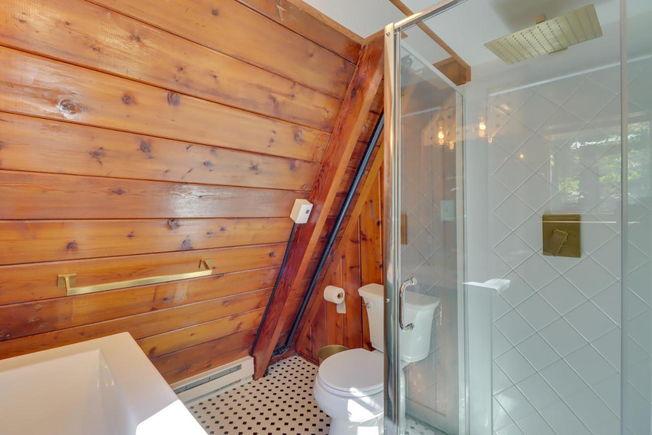 Secluded Pocono Getaway With Hot Tub And Sauna! East Stroudsburg