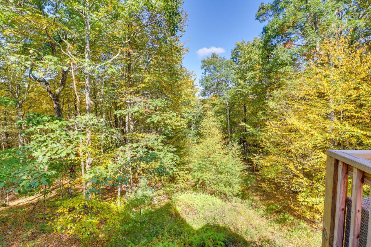 Secluded Pocono Getaway With Hot Tub And Sauna! Holiday home