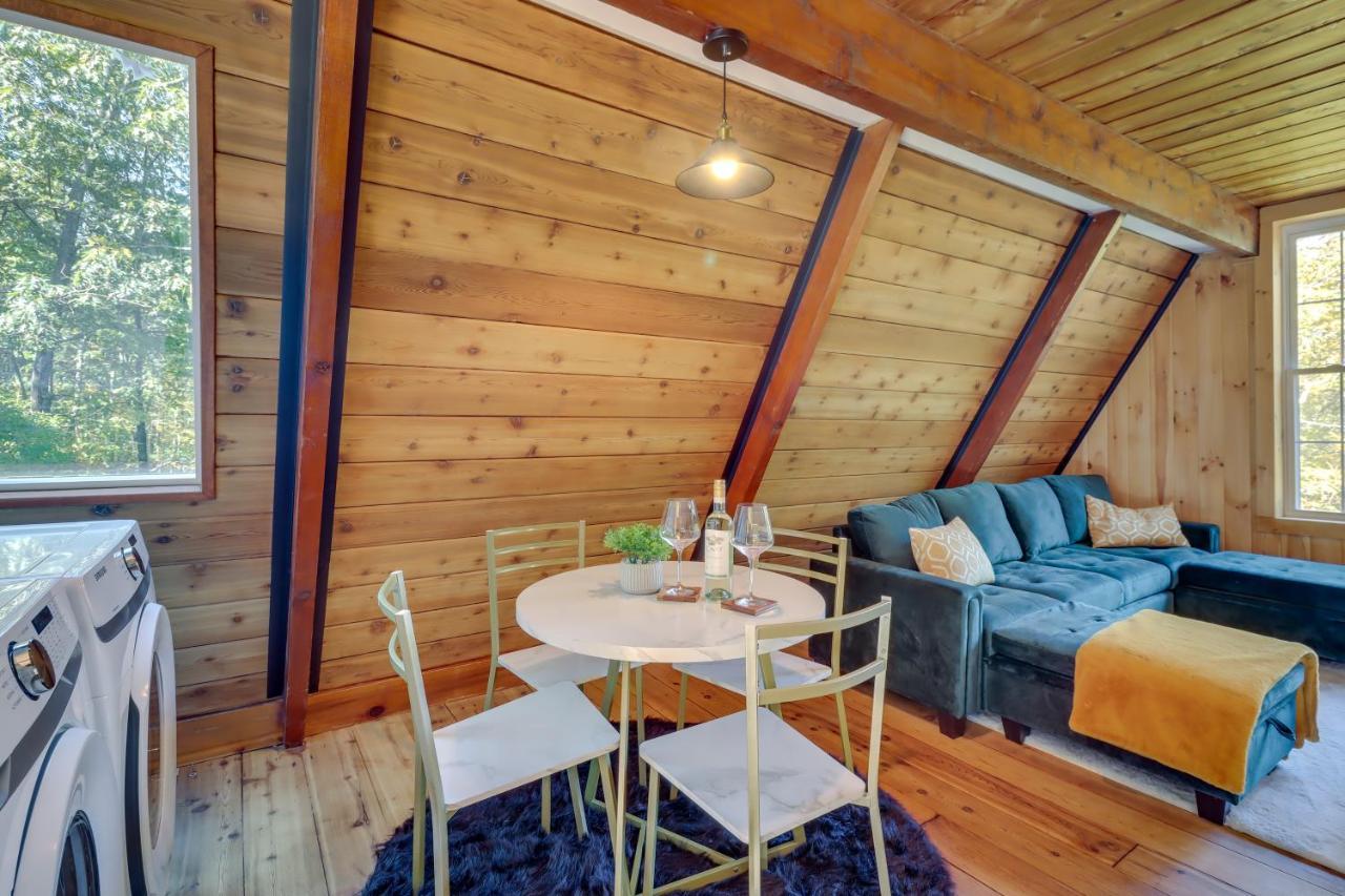 Secluded Pocono Getaway With Hot Tub And Sauna! East Stroudsburg