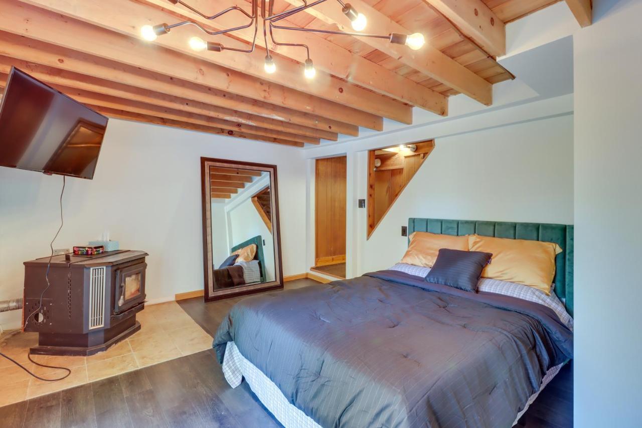 Secluded Pocono Getaway With Hot Tub And Sauna! East Stroudsburg