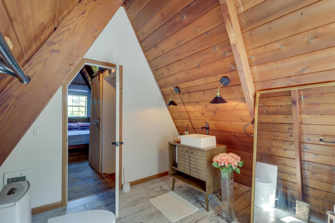 Secluded Pocono Getaway With Hot Tub And Sauna! East Stroudsburg