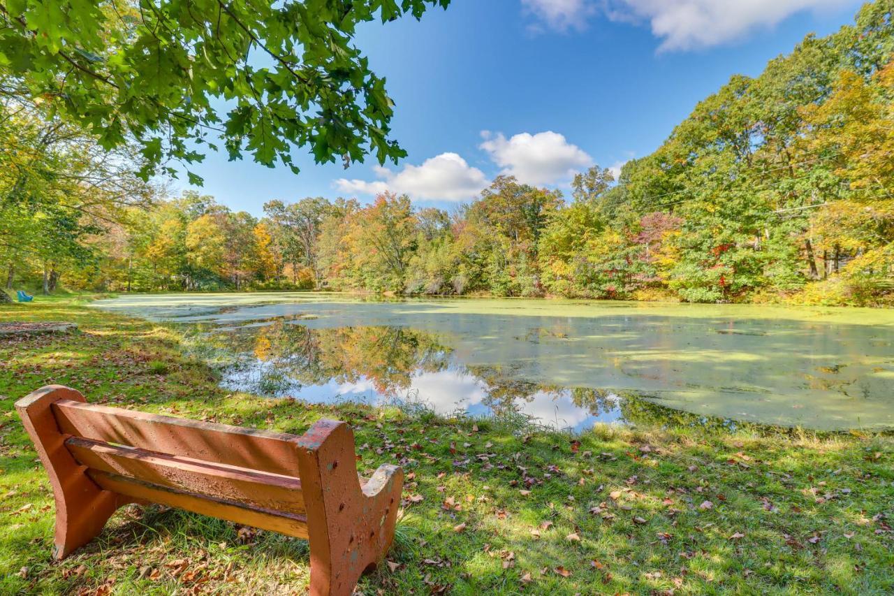 Secluded Pocono Getaway With Hot Tub And Sauna! Holiday home East Stroudsburg